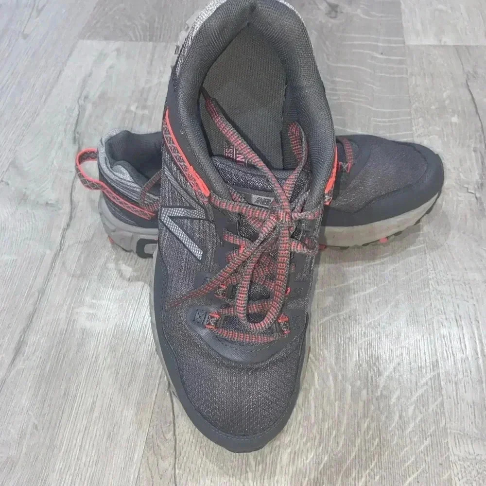 NEW BALANCE SNEAKERS